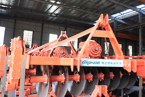 Linea di produzione professionale di aratri a dischi