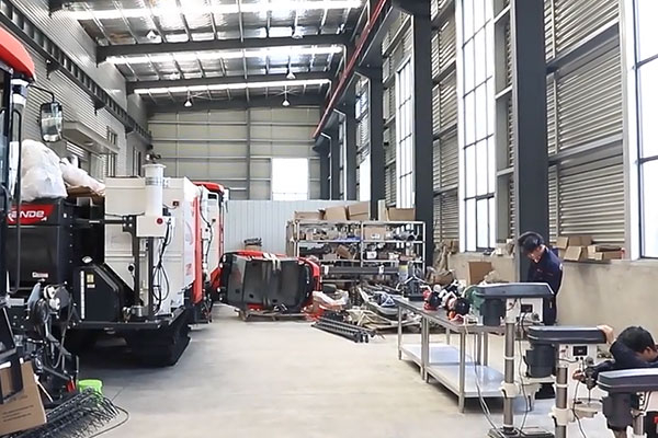 Centro di lavoro CNC per pezzi di precisione